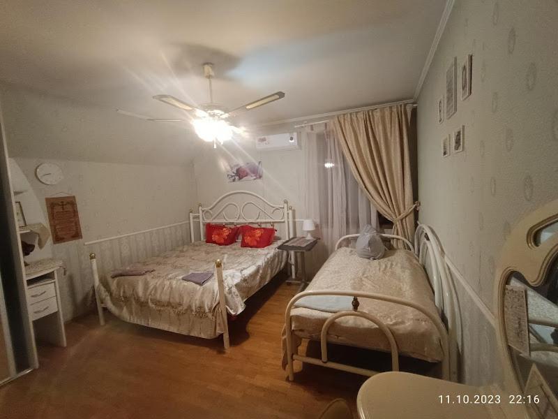 Apartment приватний будинок з каміном, у центрі міста , вул стрєльцова, 21 Kryvyi Rih